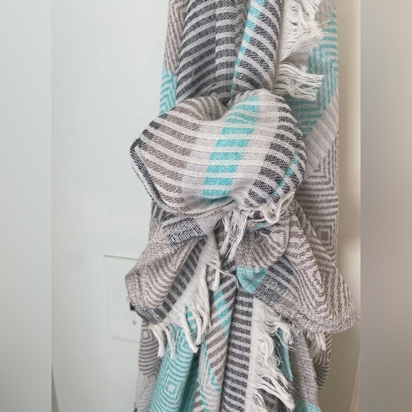 Wrap Clip Faux Wood Keep it Put - Picture 2 of 13